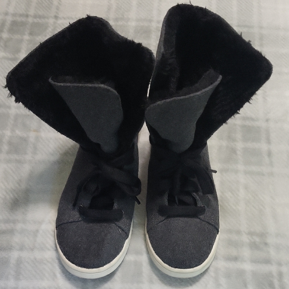 Airwalk Charcoal Gray With Black Faux Fur Sneakers Comfortable Everyday Wear 3.5